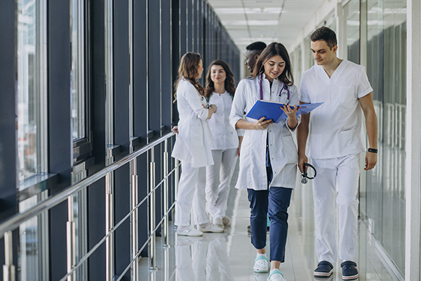 Negligencia médica ante procedimiento público o privado