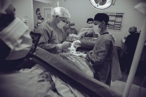 Riesgos de las convulsiones tras el parto: los efectos de las negligencias médicas