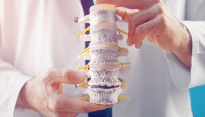 Fractura vértebra lumbar por negligencia médica